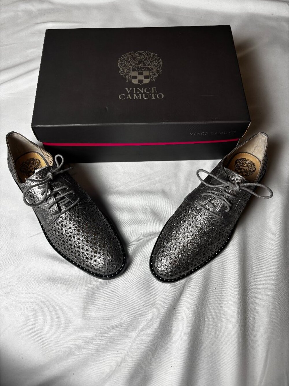 Vince Camuto Women’s VC-Lesta Gunmetal Metallic Oxford Shoes | Size US 7